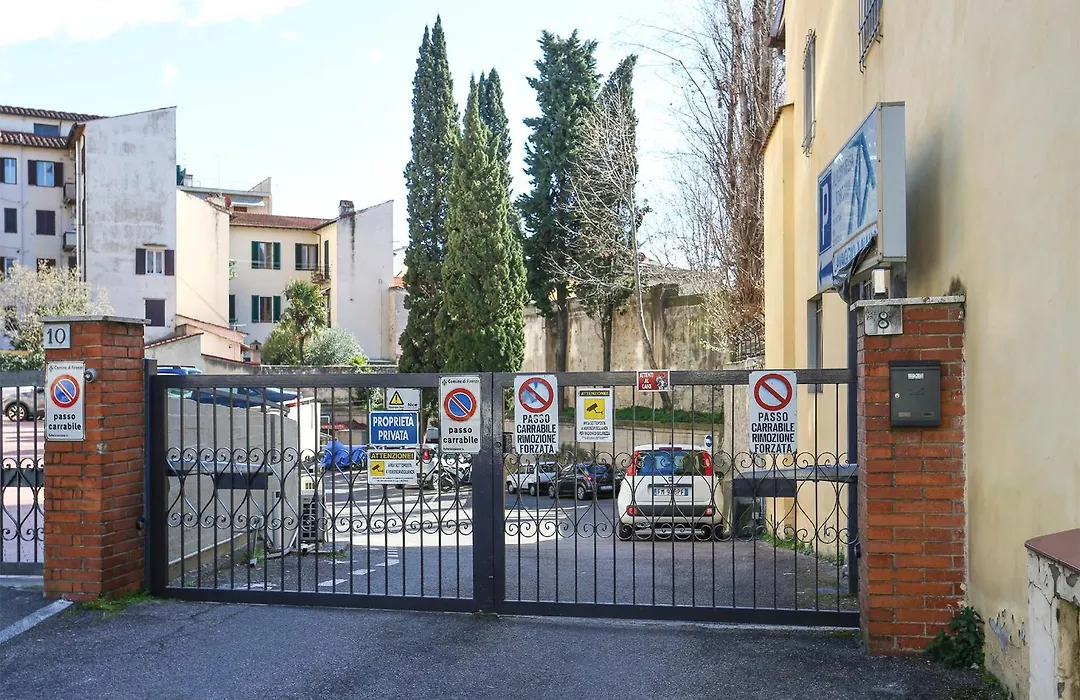 La tua Casa a Firenze con parcheggio privato per 2 auto-1